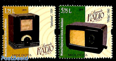 Antique radio's 2v