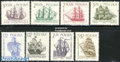 Ships 8v