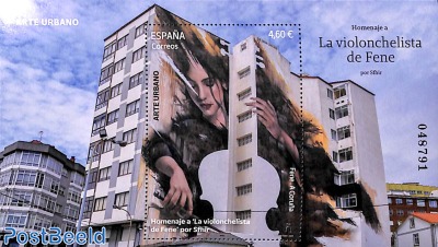 Street art, Woman with violin s/s